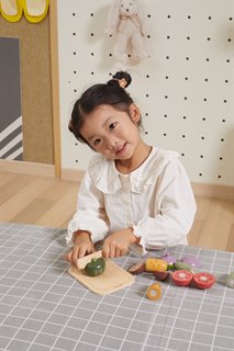 Cutting vegetables - Polar B